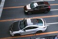 「車線の端に寄りすぎなクルマ」どういう心理？ 本人気づいてない？ なんか危なっかしい…周りのドライバーはモヤモヤ