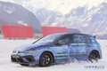 オーストリアのアイスレースで 新型「ゴルフ R」のカモフラージュ車両公開！
