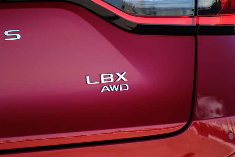 これは売れる！ レクサスの新型コンパクト「LBX」に本格試乗。名車「ミニ」に匹敵する満足度