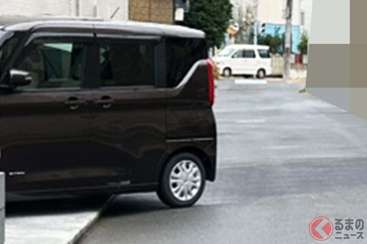 自宅駐車場からの「はみ出し駐車」、1cmでも違反？ 意外と知らない法律の境界線