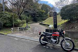 一見ただの公園だが……貴重な中世城郭「茅ヶ崎城」の遺跡だった!?　バイクで往く城跡巡り