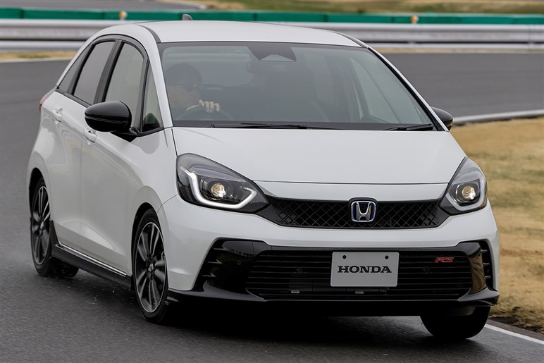 【ホンダ同門対決】維持費とリセールで勝る N-BOX、走りと使い勝手でリードするフィット、幸せになれるのはどっち？
