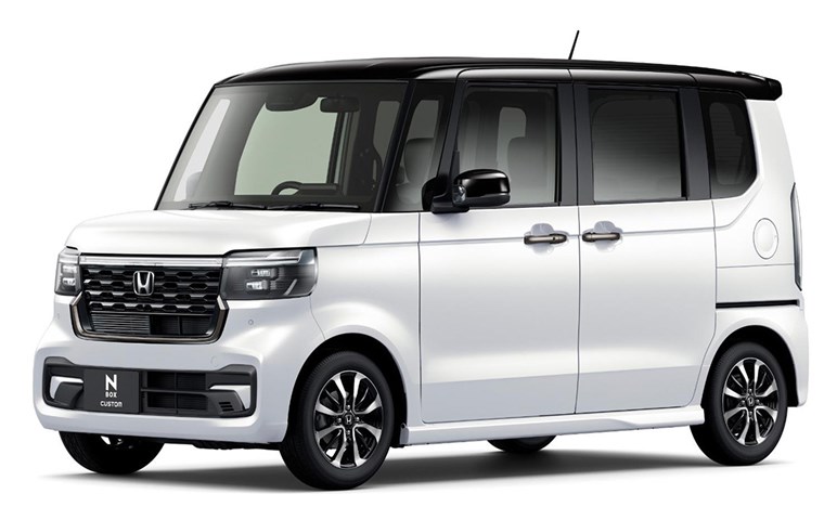 【ホンダ同門対決】維持費とリセールで勝る N-BOX、走りと使い勝手でリードするフィット、幸せになれるのはどっち？