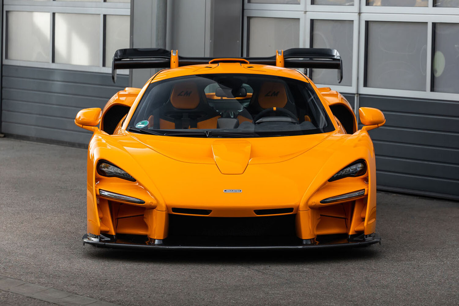 実走行43キロ!! 2億円オーバーのマクラーレン「セナLM」の内外装はどうしてパパイヤ・オレンジ？