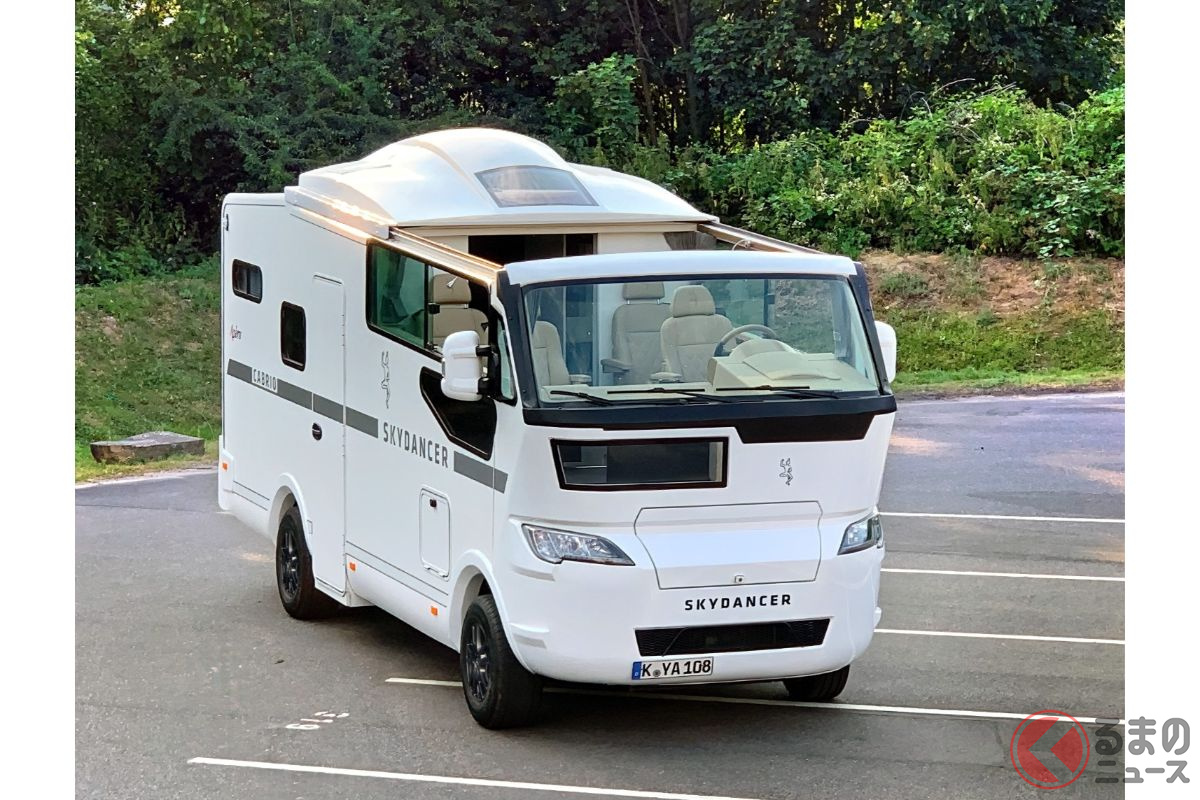 オープンカーでキャンピングカー!? しかも2階建て!? 運転席はまさに“コックピット”！“究極の非日常”を味わえる「Sky Diamond」とは