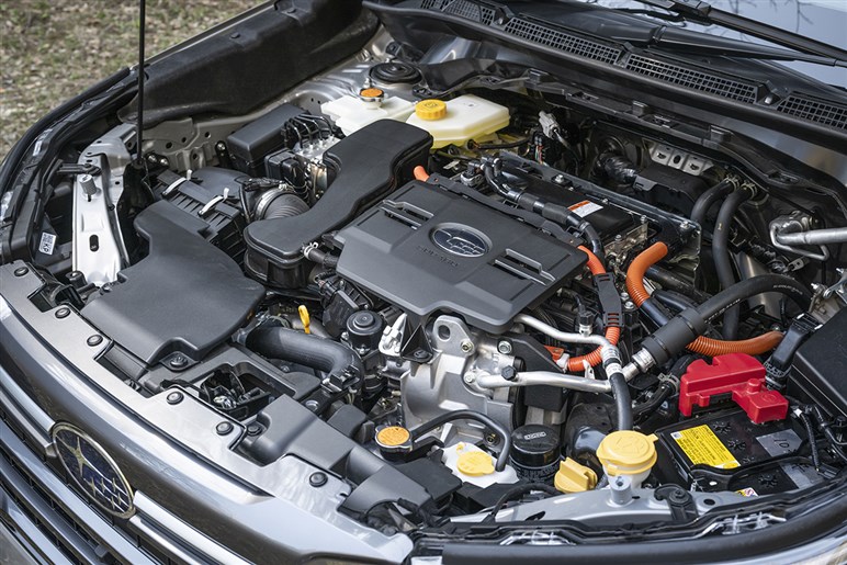 【どちらがお好み？】新型フォレスター登場！ ゴツい本格SUVに成長した6代目とWRX譲りの刺激的だった初代