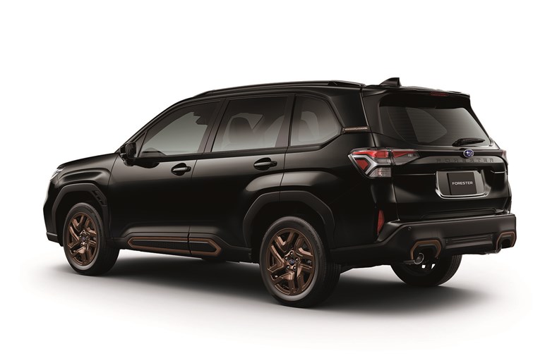 【どちらがお好み？】新型フォレスター登場！ ゴツい本格SUVに成長した6代目とWRX譲りの刺激的だった初代