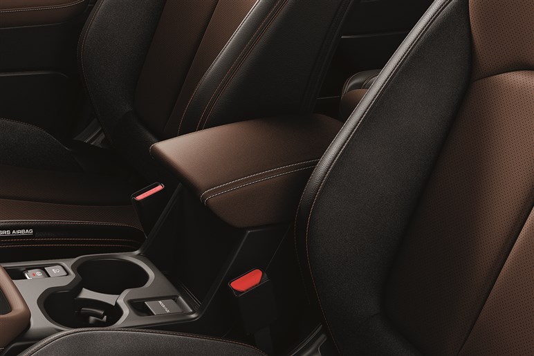 【どちらがお好み？】新型フォレスター登場！ ゴツい本格SUVに成長した6代目とWRX譲りの刺激的だった初代