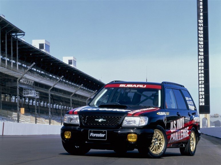 【どちらがお好み？】新型フォレスター登場！ ゴツい本格SUVに成長した6代目とWRX譲りの刺激的だった初代