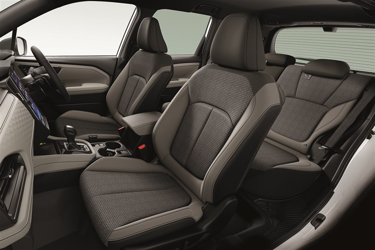 【どちらがお好み？】新型フォレスター登場！ ゴツい本格SUVに成長した6代目とWRX譲りの刺激的だった初代