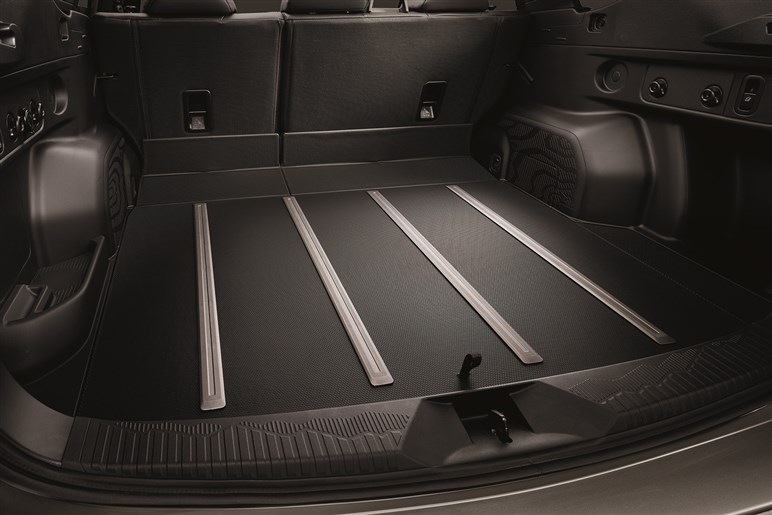【どちらがお好み？】新型フォレスター登場！ ゴツい本格SUVに成長した6代目とWRX譲りの刺激的だった初代