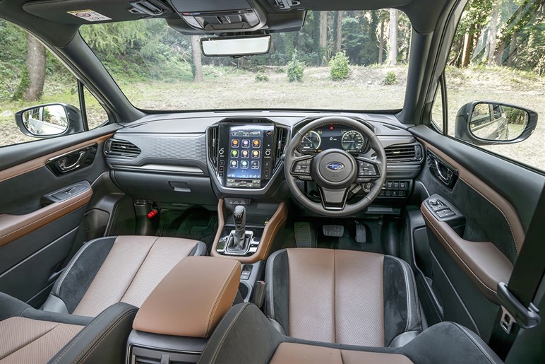 【どちらがお好み？】新型フォレスター登場！ ゴツい本格SUVに成長した6代目とWRX譲りの刺激的だった初代
