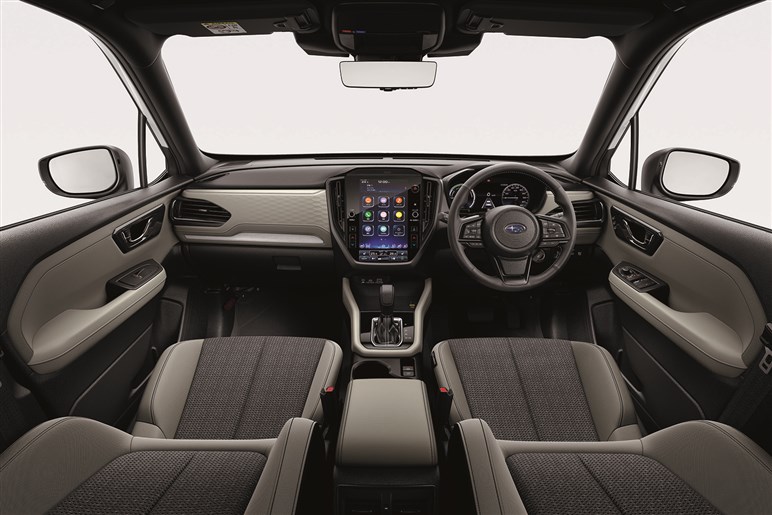 【どちらがお好み？】新型フォレスター登場！ ゴツい本格SUVに成長した6代目とWRX譲りの刺激的だった初代
