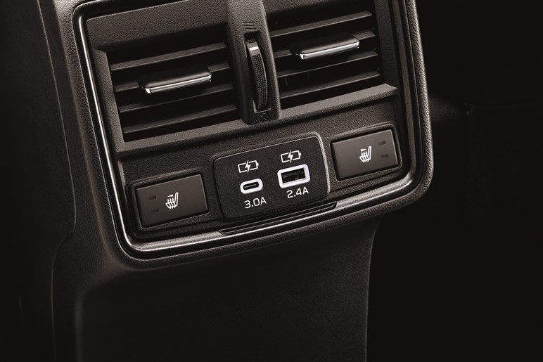 【どちらがお好み？】新型フォレスター登場！ ゴツい本格SUVに成長した6代目とWRX譲りの刺激的だった初代