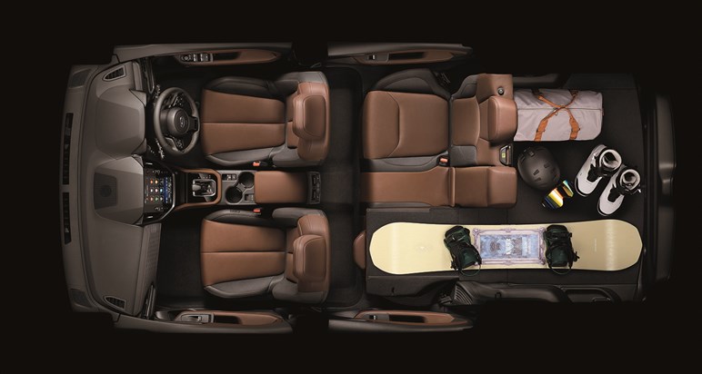 【どちらがお好み？】新型フォレスター登場！ ゴツい本格SUVに成長した6代目とWRX譲りの刺激的だった初代