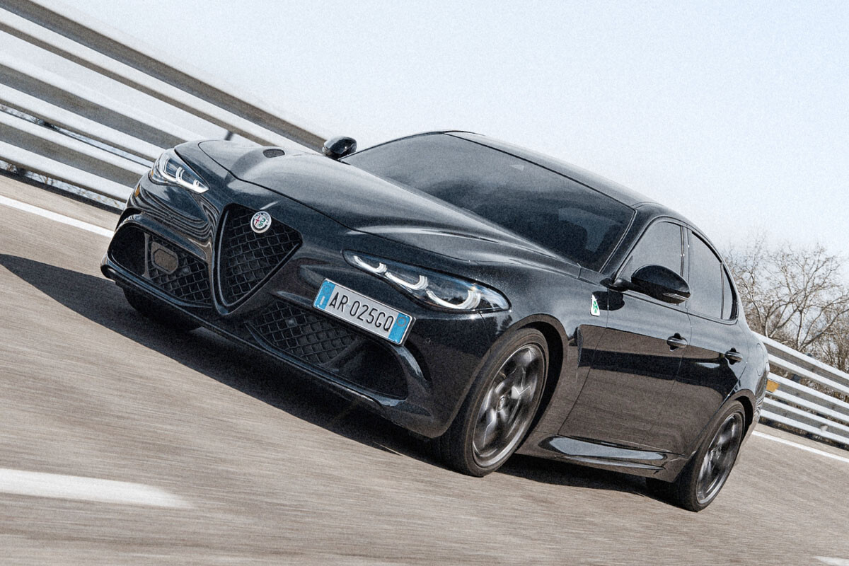 【アルファロメオ】「ジュリア」にアクラポビッチ製マフラー搭載の限定モデルが誕生