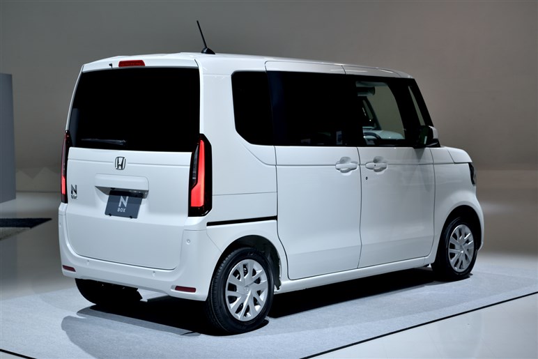 N-BOXの先行予約開始は本日午後3時！ 年内納車希望ならディーラーへ走れ!!