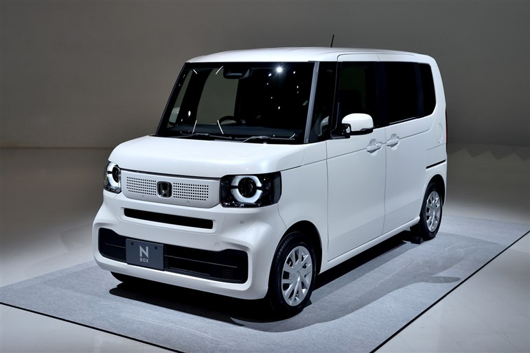 N-BOXの先行予約開始は本日午後3時！ 年内納車希望ならディーラーへ走れ!!