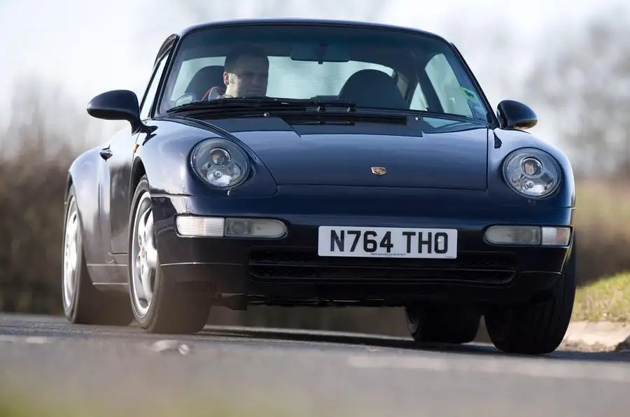 旧来的な「らしさ」を嗜む ポルシェ911（993型） 英国版中古車