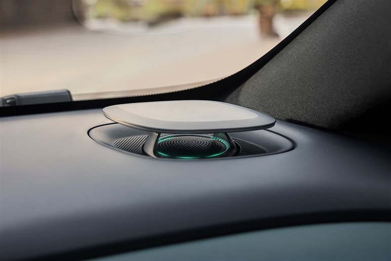【BYDも驚くコスパ】日産の「新型BEV」の激安価格と超絶スペックが話題。ネットではどう評価されている？