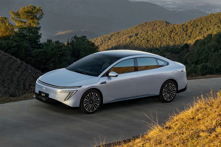 【BYDも驚くコスパ】日産の「新型BEV」の激安価格と超絶スペックが話題。ネットではどう評価されている？