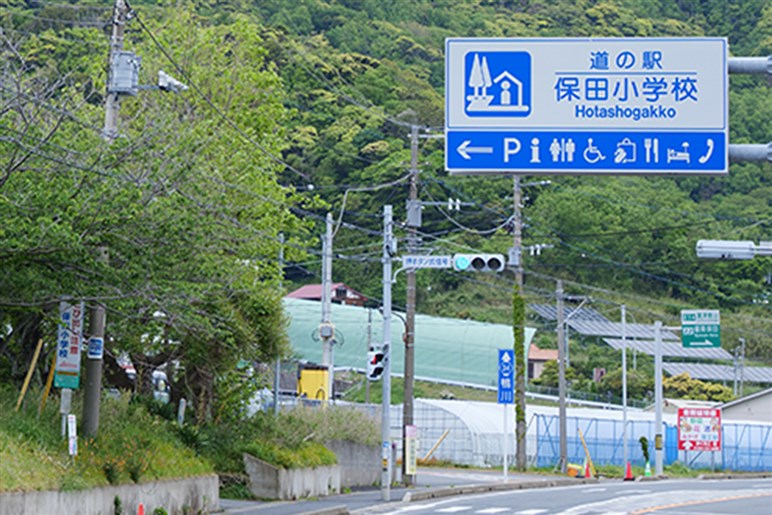 【トラブル増加中】道の駅で宿泊行為はNGだけど仮眠はOK…違いは？　車中泊ブームで気をつけておくべき事とは？