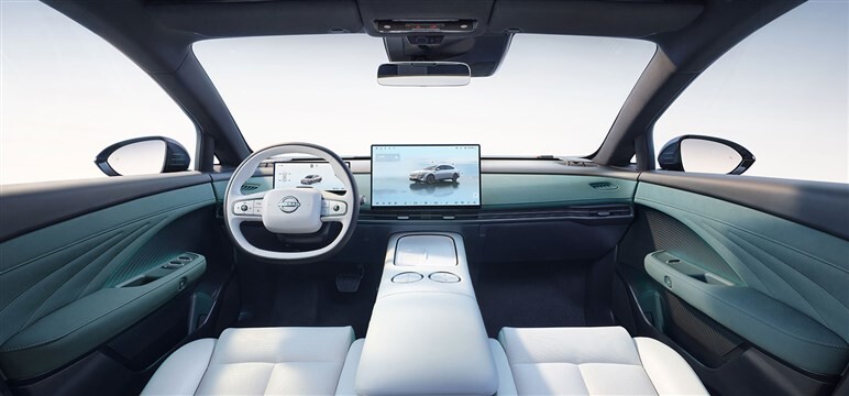 【BYDも驚くコスパ】日産の「新型BEV」の激安価格と超絶スペックが話題。ネットではどう評価されている？