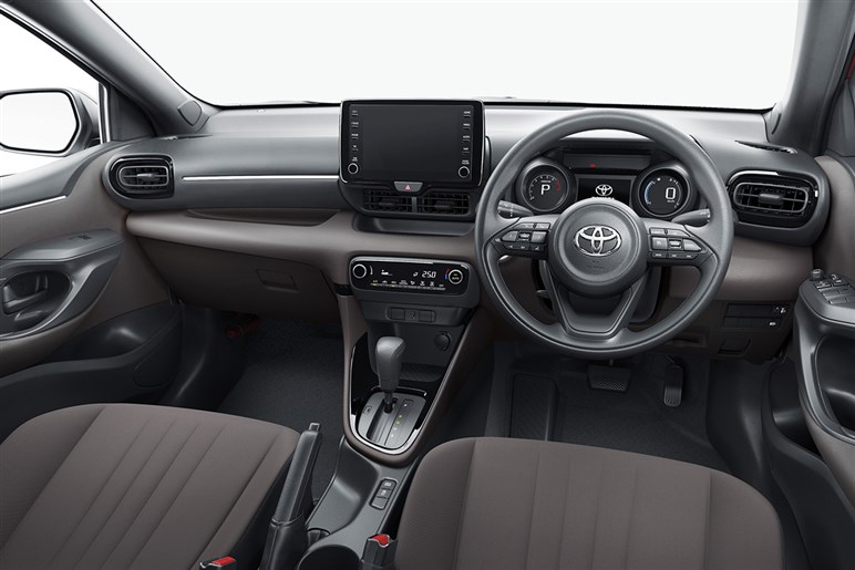 【隠れたお買い得車】ヤリスにこんなグレードがあったのか…ハイブリッドにこだわらない選び方とは？