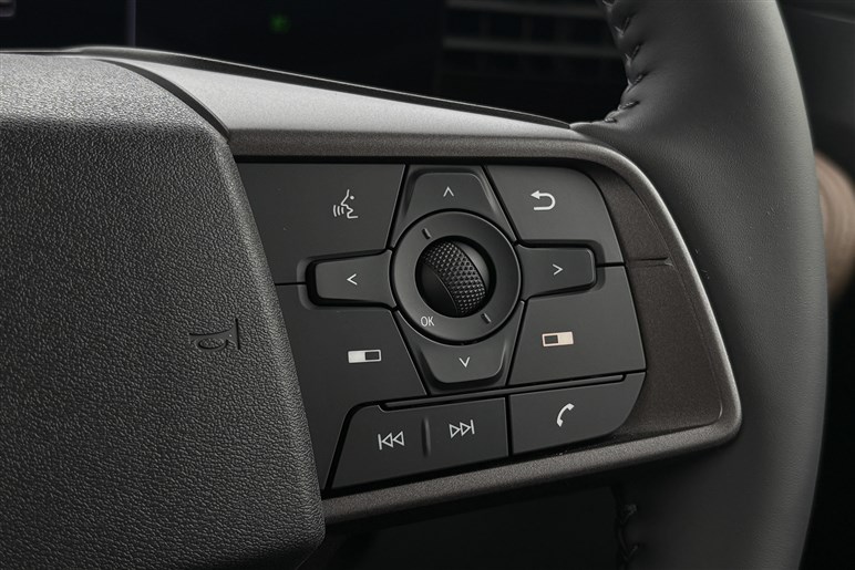 ホンダが新型EV「Nワン・イー」を公開。その無印良品的なコンセプトに想定ユーザーの「ミドル＋20代女性」はついて行けるのか？