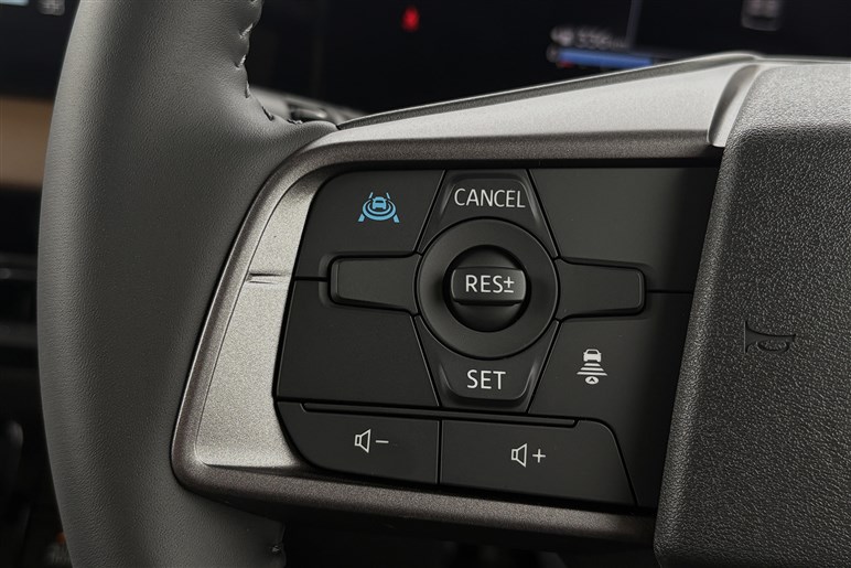 ホンダが新型EV「Nワン・イー」を公開。その無印良品的なコンセプトに想定ユーザーの「ミドル＋20代女性」はついて行けるのか？
