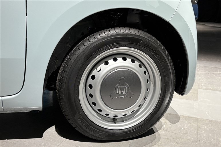 ホンダが新型EV「Nワン・イー」を公開。その無印良品的なコンセプトに想定ユーザーの「ミドル＋20代女性」はついて行けるのか？