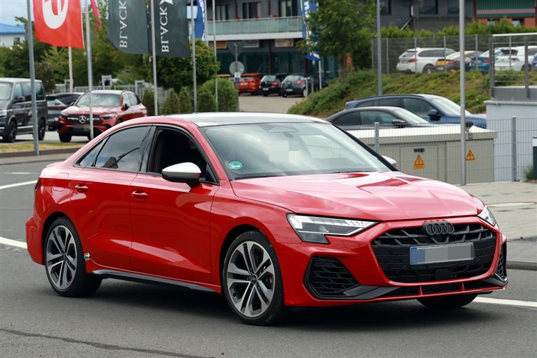 新型アウディ「S3」内装を完全刷新へ。大型ディスプレイと最新デジタル操作系をスクープ