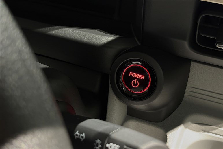 ホンダが新型EV「Nワン・イー」を公開。その無印良品的なコンセプトに想定ユーザーの「ミドル＋20代女性」はついて行けるのか？