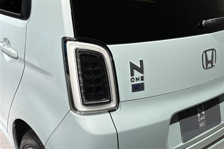 ホンダが新型EV「Nワン・イー」を公開。その無印良品的なコンセプトに想定ユーザーの「ミドル＋20代女性」はついて行けるのか？