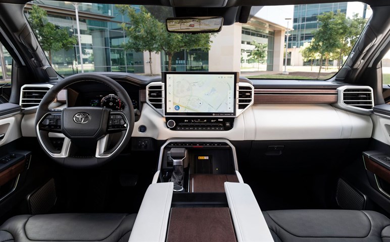 【トランプ関税】で実現しそうな米国からの逆輸入車。大穴「インフィニティ」の上陸を推したいこれだけの理由