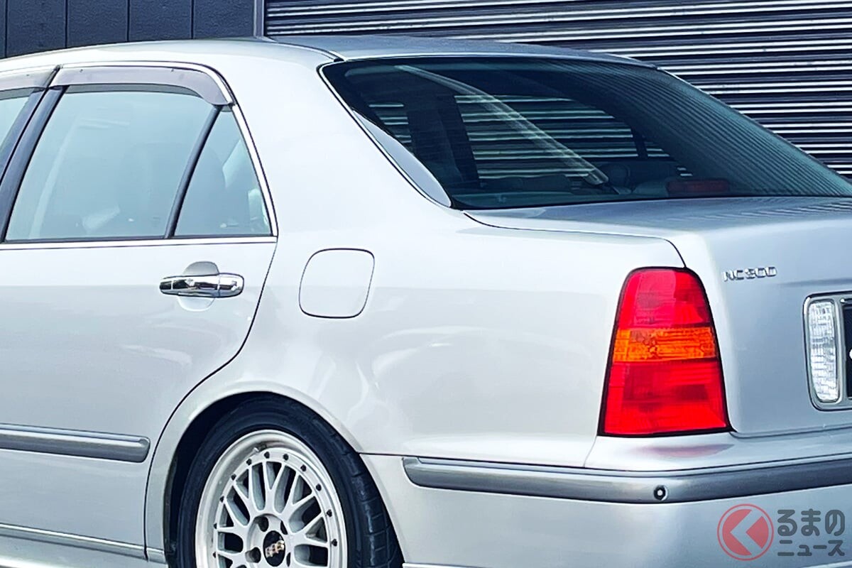 アンダー300万円のトヨタ「小さな高級車」発売中！ 280馬力＆5速MTの「コンパクトFRセダン」 見た目以上に凄いヤツとは