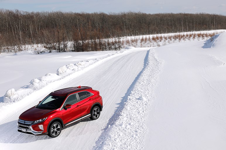 雪上でも安心して走れる三菱エクリプスクロスは4WDを積極的に選びたい