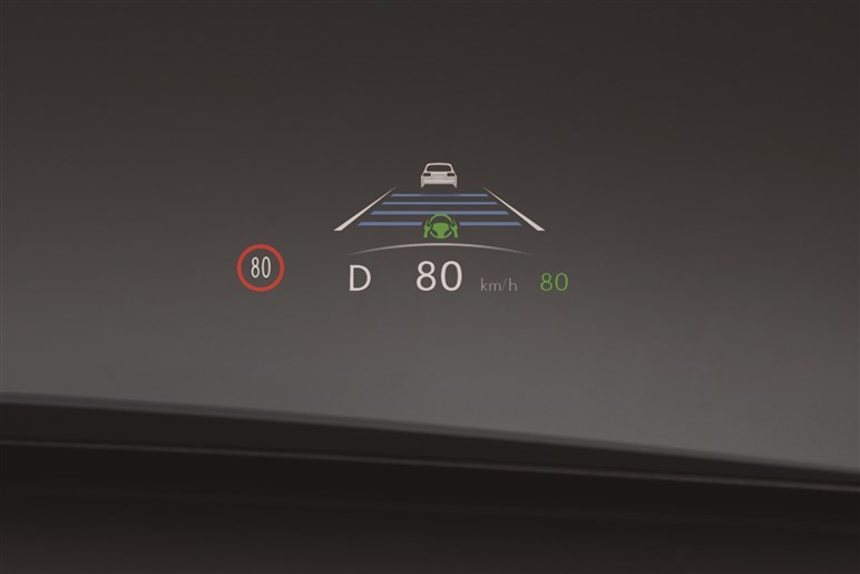 レクサスの小型SUV「UX」にクール系とエレガント系、2台の豪華仕様車。次期型UXも気になる