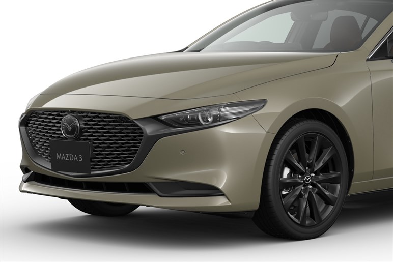 【約221万円より】マツダ3改良で精悍な“黒パッケージ”追加。夢のエンジン「SKYACTIV-X」も継続