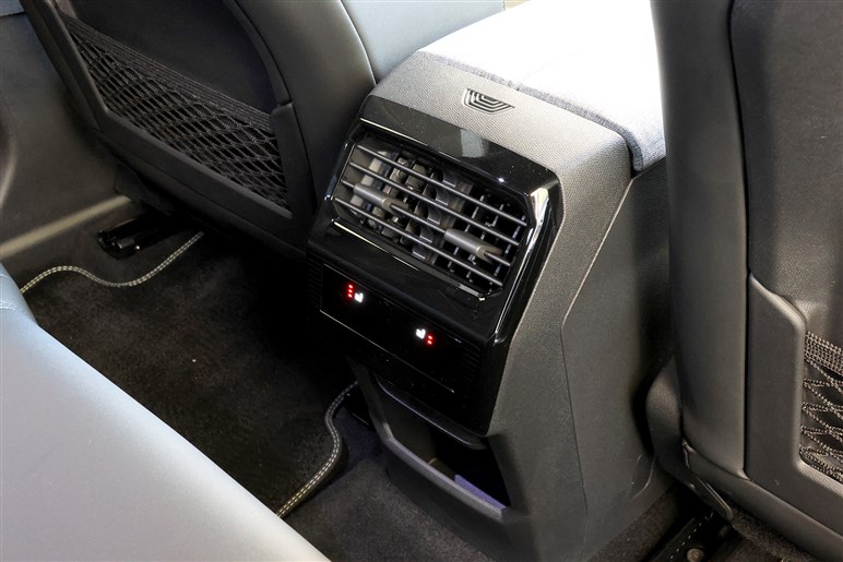 プジョーの新型SUV「3008」登場。ハイブリッド化で本当に良くなったのか？ 走りと装備を正直インプレッション