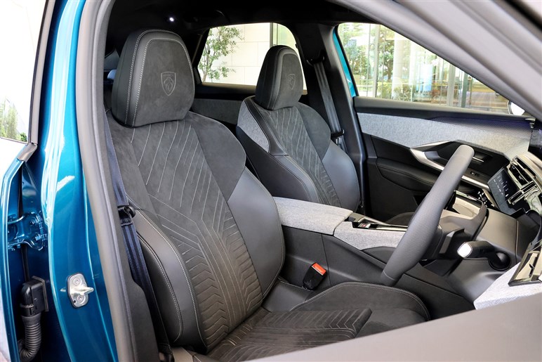 プジョーの新型SUV「3008」登場。ハイブリッド化で本当に良くなったのか？ 走りと装備を正直インプレッション