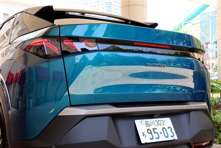 プジョーの新型SUV「3008」登場。ハイブリッド化で本当に良くなったのか？ 走りと装備を正直インプレッション