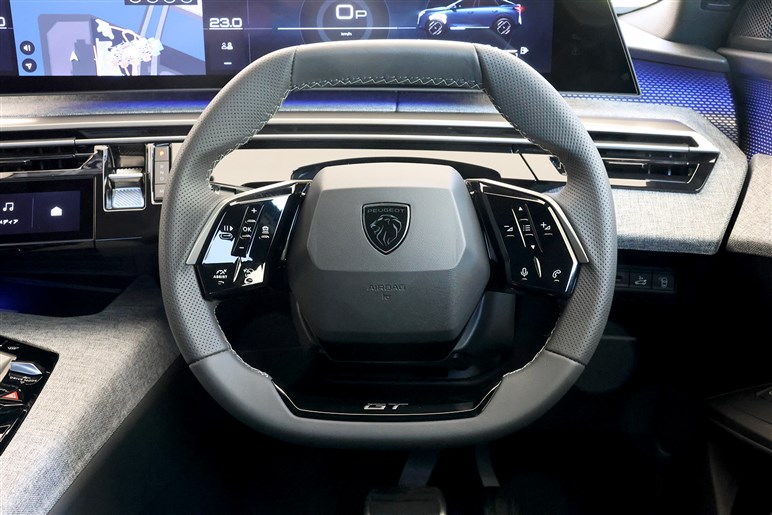 プジョーの新型SUV「3008」登場。ハイブリッド化で本当に良くなったのか？ 走りと装備を正直インプレッション