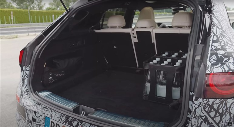 メルセデスの最新「GLC EV」は“300SEL”顔？ 800V充電＆0-100km加速4秒未満などのスペックも明らかに