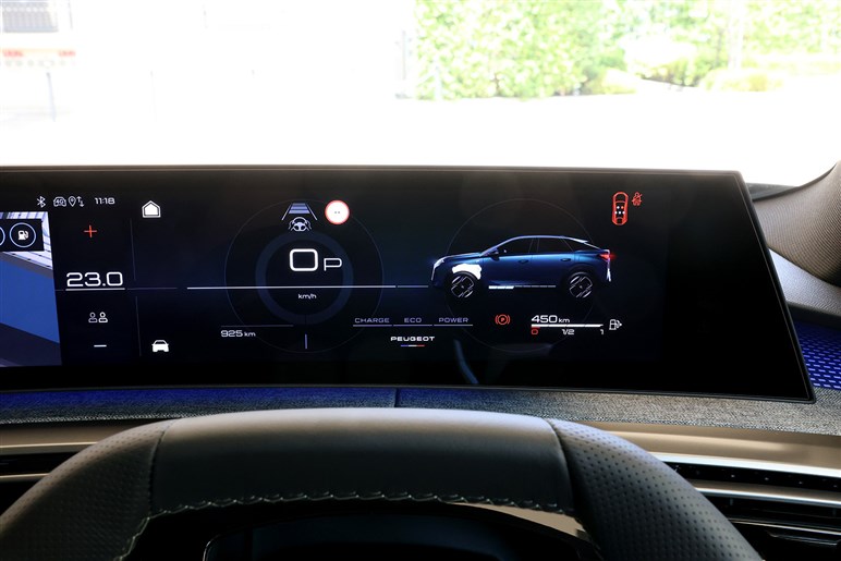 プジョーの新型SUV「3008」登場。ハイブリッド化で本当に良くなったのか？ 走りと装備を正直インプレッション