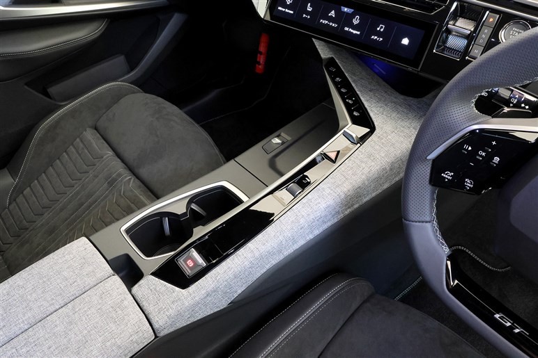 プジョーの新型SUV「3008」登場。ハイブリッド化で本当に良くなったのか？ 走りと装備を正直インプレッション