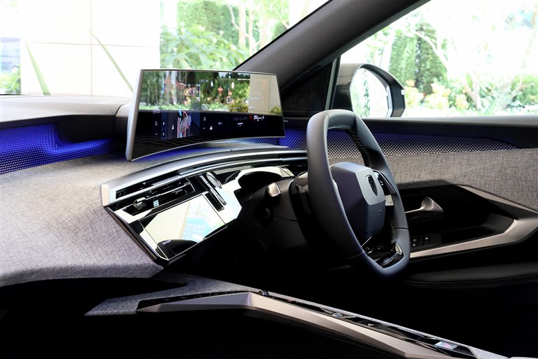 プジョーの新型SUV「3008」登場。ハイブリッド化で本当に良くなったのか？ 走りと装備を正直インプレッション