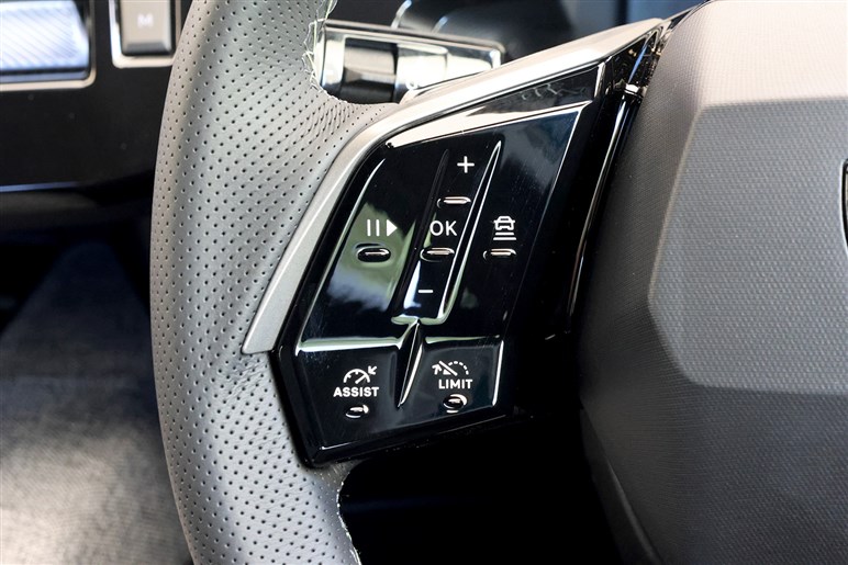 プジョーの新型SUV「3008」登場。ハイブリッド化で本当に良くなったのか？ 走りと装備を正直インプレッション