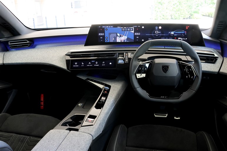 プジョーの新型SUV「3008」登場。ハイブリッド化で本当に良くなったのか？ 走りと装備を正直インプレッション