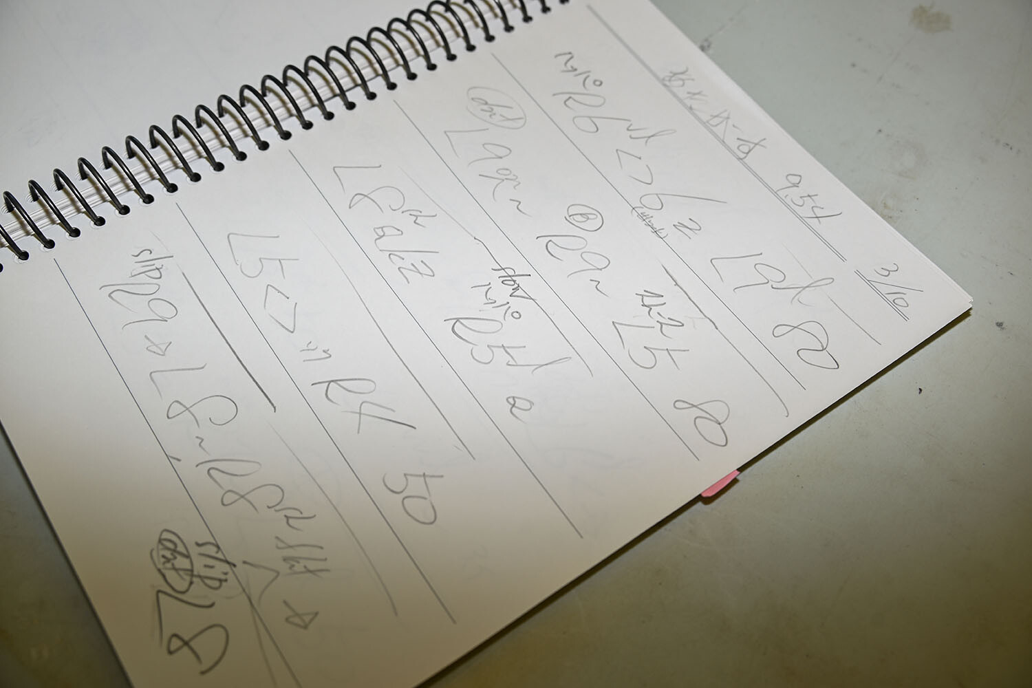 「レフト」「ライト」なんかは当然「うねうね」「こわい」「ヤバイ」なんてのもアリ！　ラリーのコドラが読む「ペースノート」の中身が面白すぎた